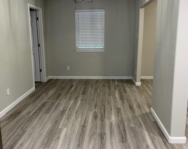 7427 Evans Street - Photo Thumbnail 3