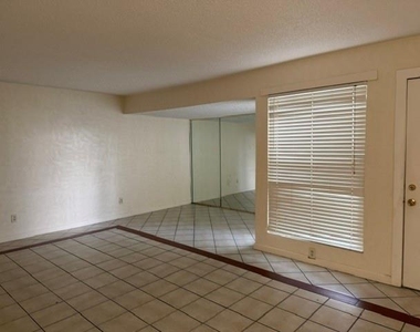 781 Country Place Drive - Photo Thumbnail 5
