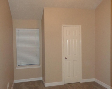 19017 Hammer Lane - Photo Thumbnail 12
