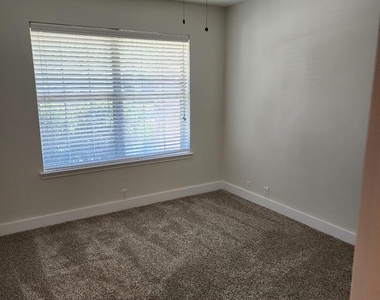 4519 Woodspring Glen Lane - Photo Thumbnail 8
