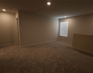 7757 Bergamot Cir - Photo Thumbnail 7