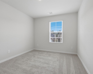 7757 Bergamot Cir - Photo Thumbnail 14