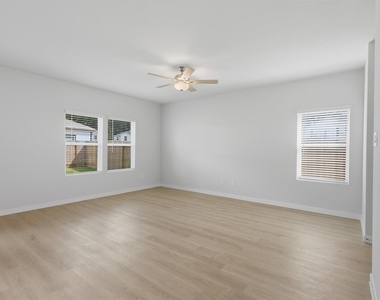7757 Bergamot Cir - Photo Thumbnail 5
