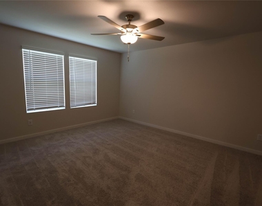7757 Bergamot Cir - Photo Thumbnail 8