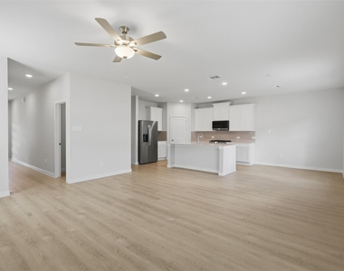 7757 Bergamot Cir - Photo Thumbnail 4