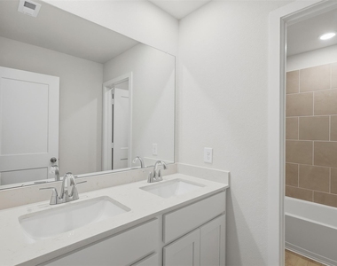 7757 Bergamot Cir - Photo Thumbnail 15