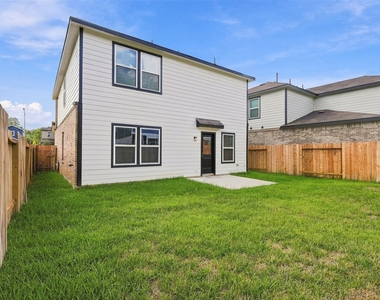 7757 Bergamot Cir - Photo Thumbnail 17