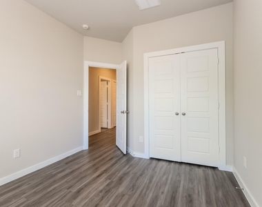 18306 W Centro Circle - Photo Thumbnail 14