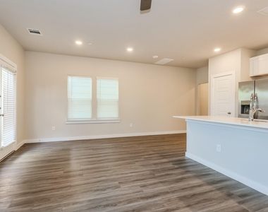 18306 W Centro Circle - Photo Thumbnail 4
