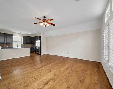 3323 Masters Point Drive - Photo Thumbnail 12