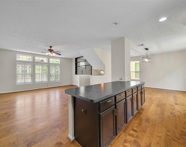 3323 Masters Point Drive - Photo Thumbnail 9