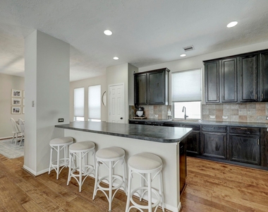3323 Masters Point Drive - Photo Thumbnail 7