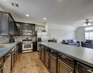 3323 Masters Point Drive - Photo Thumbnail 6