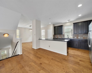 3323 Masters Point Drive - Photo Thumbnail 8