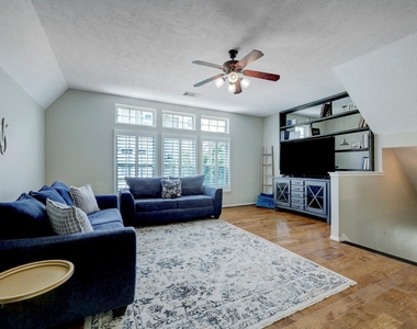3323 Masters Point Drive - Photo Thumbnail 2