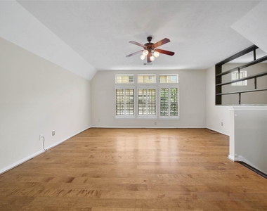 3323 Masters Point Drive - Photo Thumbnail 3
