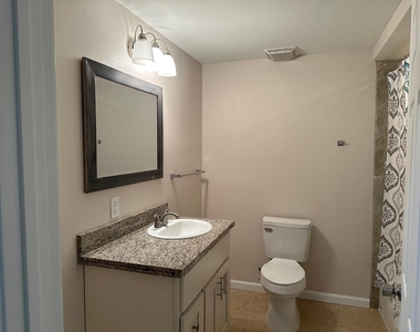 631 Live Oak Street - Photo Thumbnail 8