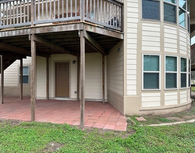 631 Live Oak Street - Photo Thumbnail 1