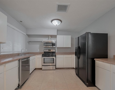 3610 Bee Bayou Lane - Photo Thumbnail 14