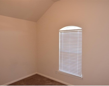 6702 Albion Cresent Drive - Photo Thumbnail 6