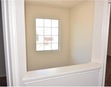 6702 Albion Cresent Drive - Photo Thumbnail 4