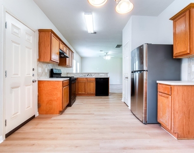 6702 Albion Cresent Drive - Photo Thumbnail 20