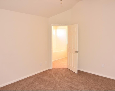 6702 Albion Cresent Drive - Photo Thumbnail 8