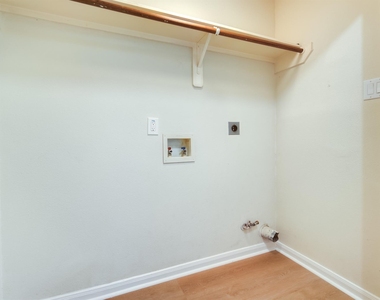 6702 Albion Cresent Drive - Photo Thumbnail 22