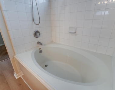 6702 Albion Cresent Drive - Photo Thumbnail 12