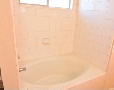 6702 Albion Cresent Drive - Photo Thumbnail 10