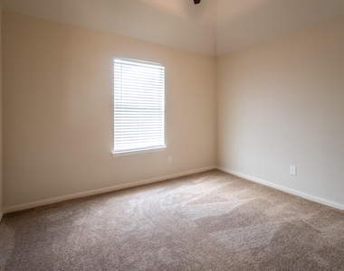 6702 Albion Cresent Drive - Photo Thumbnail 28