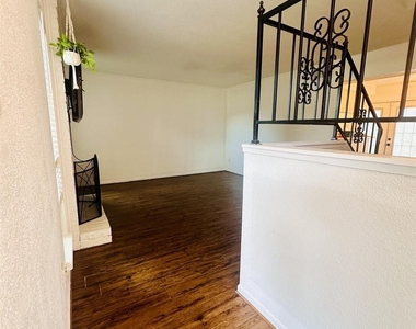 1413 Bonanza Road - Photo Thumbnail 2