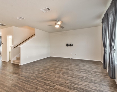 5047 Royal Amber Lane - Photo Thumbnail 7