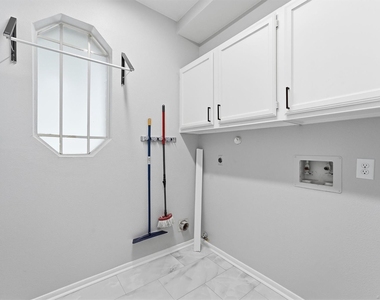 3319 Vista Lake Drive - Photo Thumbnail 3