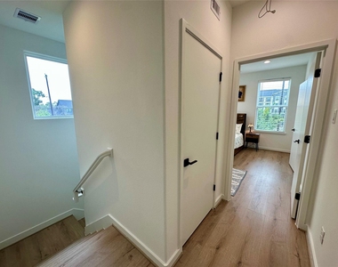 203 Danna Lane - Photo Thumbnail 7