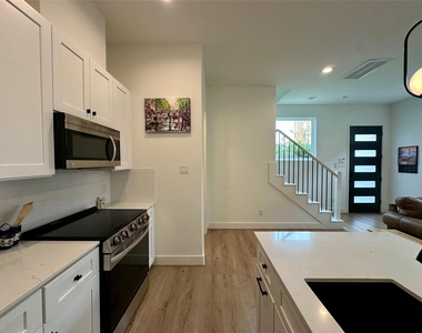 203 Danna Lane - Photo Thumbnail 6
