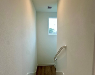 203 Danna Lane - Photo Thumbnail 17