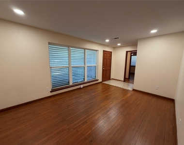2015 51st Street - Photo Thumbnail 4