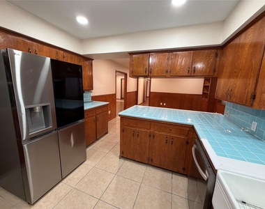 2015 51st Street - Photo Thumbnail 10
