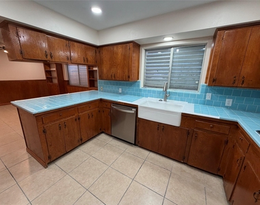 2015 51st Street - Photo Thumbnail 9