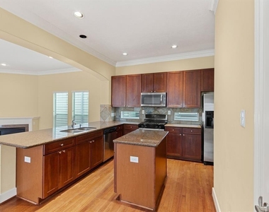 5734a Kansas Street - Photo Thumbnail 8
