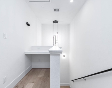 319 N Nagle Street - Photo Thumbnail 28