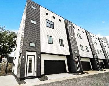 319 N Nagle Street - Photo Thumbnail 1