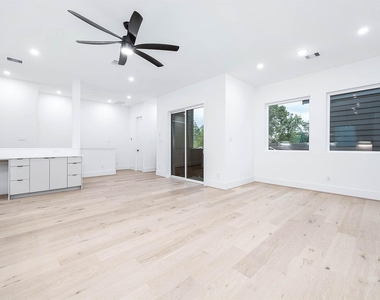 319 N Nagle Street - Photo Thumbnail 16