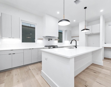319 N Nagle Street - Photo Thumbnail 18