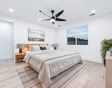 319 N Nagle Street - Photo Thumbnail 33