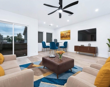 319 N Nagle Street - Photo Thumbnail 14
