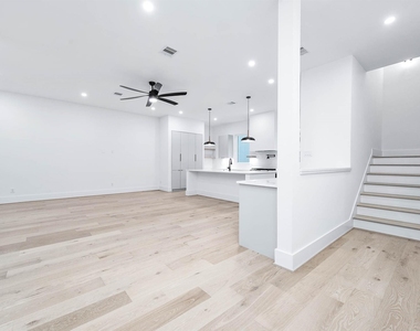 319 N Nagle Street - Photo Thumbnail 8