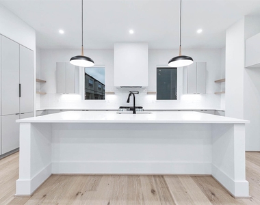 319 N Nagle Street - Photo Thumbnail 19