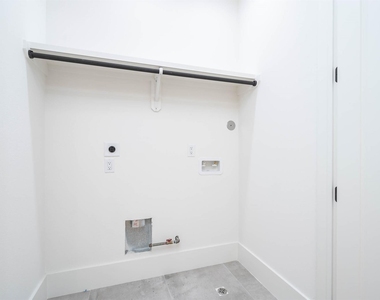 319 N Nagle Street - Photo Thumbnail 29